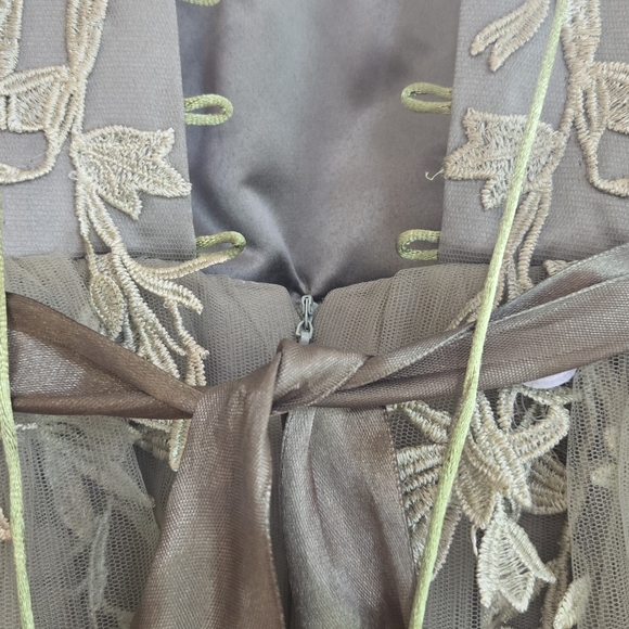 Formal dress - Picture 3 of 4